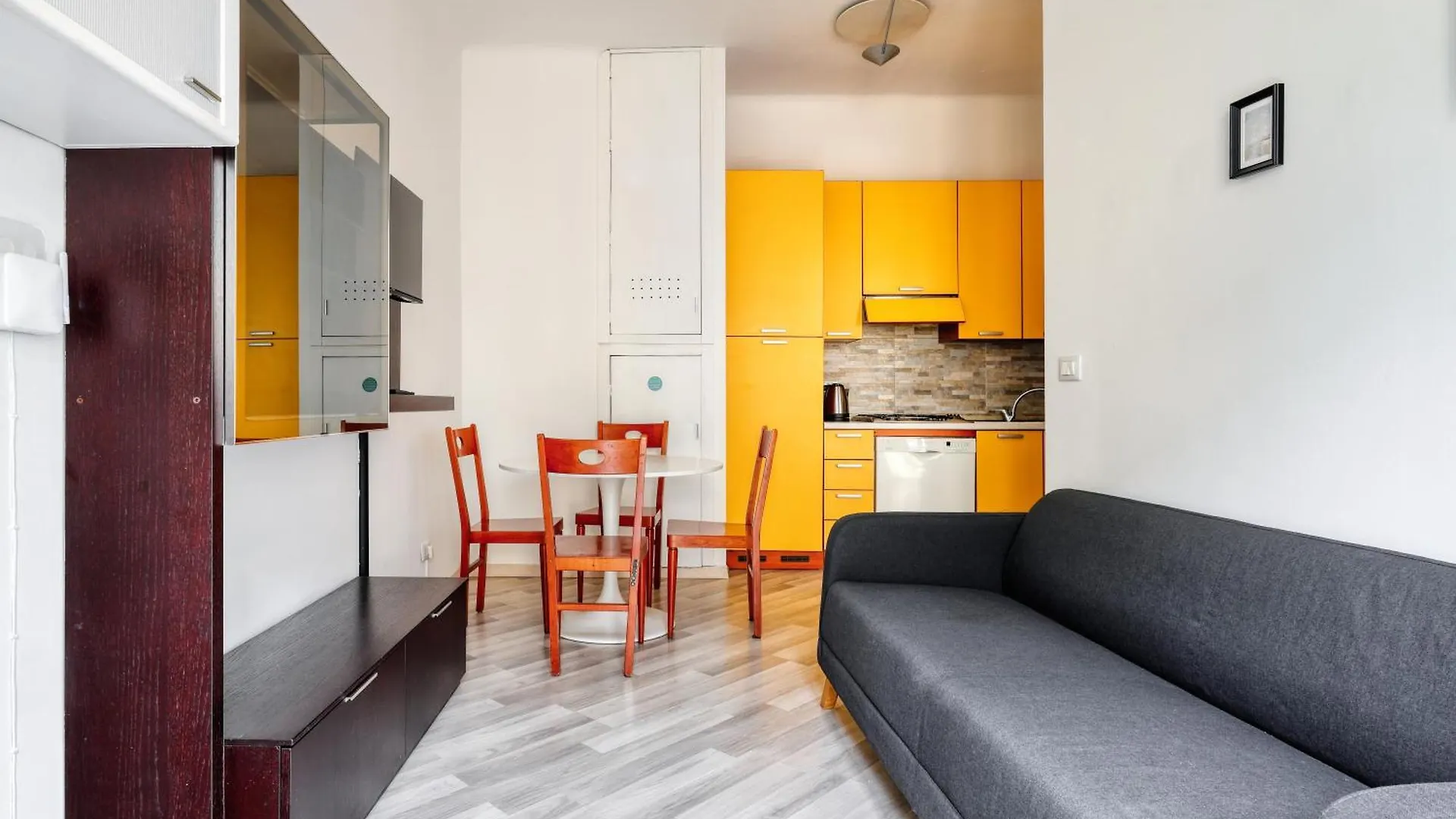 Joivy Stylish 2-Bed Flat, Easy Access To Centre Apartment Milan