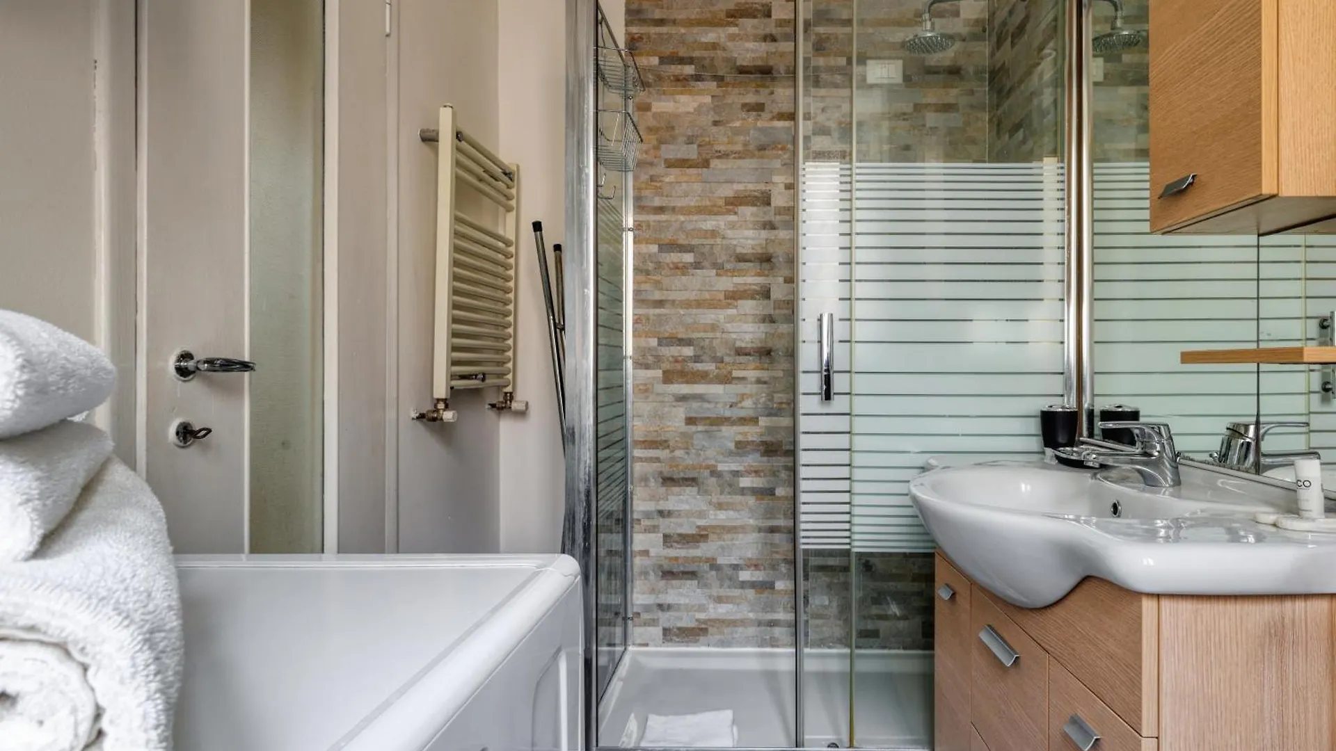 Joivy Stylish 2-Bed Flat, Easy Access To Centre Apartment Milan