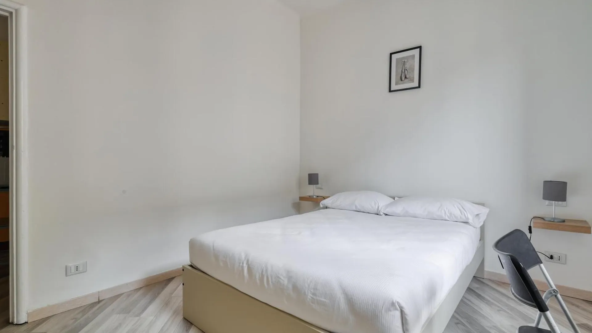 Joivy Stylish 2-Bed Flat, Easy Access To Centre Apartment Milan