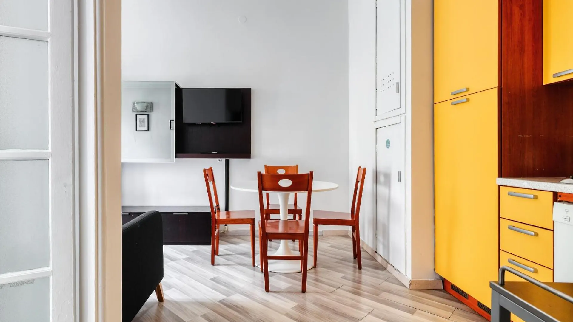 Joivy Stylish 2-Bed Flat, Easy Access To Centre Apartment Milan